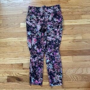 Lululemon Base Pace High-Rise Crop 23" in Stencil Blossom Red Multi Sz 12